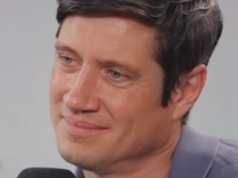 Vernon Kay presta uma homenagem comovente a Trevor Nelson em meio a um intervalo da Radio 2 por causa de ‘problema de saúde’