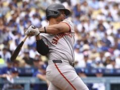 Devers dos Giants pede desculpas a Vitello após invadir o banco de reservas, na escalação contra A’s