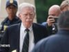 Ex-assessor de Trump, John Bolton, se declara culpado de manipulação indevida de documentos confidenciais