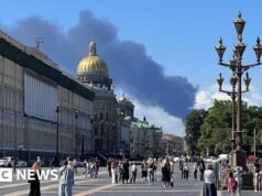 Steve Rosenberg: Fórum económico da Rússia ofuscado por ataques de drones em São Petersburgo