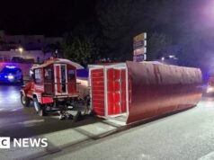 Trem turístico capota e fere 17 pessoas durante pageant de tapas Cártama