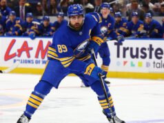 Capitals adquirindo Alex Tuch em assinatura e negociação com Sabres