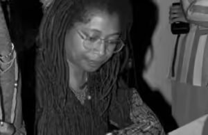Frase do dia da ativista social americana Alice Walker: "A maneira mais comum pela qual as pessoas abrem mão de seu poder é…"