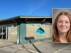 Professora de Washington acusada de incesto após supostamente fazer sexo com dois adolescentes que ela adotou
