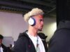 Antonee Robinson mostra fones de ouvido intra-auriculares inéditos de dois tons na Copa do Mundo
