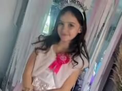 Adolescente britânica acusada de assassinar menina de 9 anos afirma que ‘tropeçou na faca’ durante uma briga