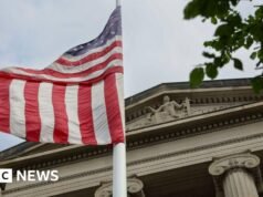 Jornalista norte-americano se declara culpado de trabalhar como agente da China