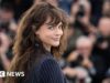 Cara Delevingne diz que nova música foi inspirada em ficar sóbrio