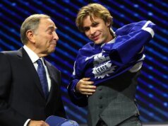 Toronto Maple Leafs seleciona a estrela da Penn State Gavin McKenna pela primeira vez no Draft da NHL de 2026