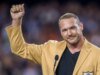 A lenda do Chicago Bears, Brian Urlacher, derrota os democratas de Illinois enquanto o time se prepara para deixar o estado