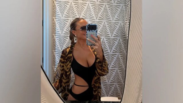 brittany-aldean-mirror-selfie.jpeg