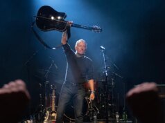 A recusa do músico Kenny Chesney em falar abertamente sobre política gera discussão em ‘The View’