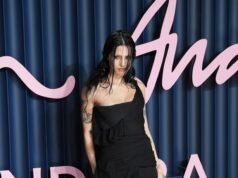 Gabbriette compartilha fotos da despedida selvagem de Las Vegas antes do casamento de Matty Healy