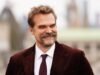 David Harbour quebra o silêncio no álbum de Lily Allen: ‘Eu a respeito por fazer isso’