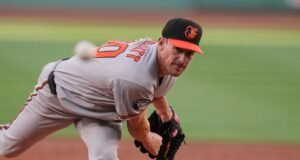Orioles coloca Chris Bassitt na lista de lesionados com dores nas costas, lembra Trey Gibson