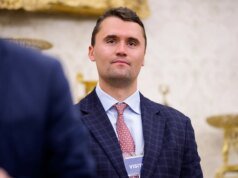 Universidade do Tennessee pagará US$ 1,9 milhão ao professor após chamar Charlie Kirk de ‘psicopata nojento’