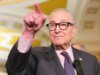 Schumer critica os republicanos do Senado por aprovar bilhões em financiamento do ICE e da Patrulha de Fronteira em votação noturna