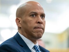 Cory Booker admite que Graham Platner ‘tem perguntas a responder’ após o último escândalo