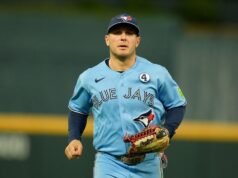 Blue Jays reintegra Daulton Varsho de IL, guia Shane Bieber para começar na segunda-feira