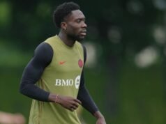 Alphonso Davies ainda treinou limitado enquanto o Canadá se prepara para o Catar na Copa do Mundo