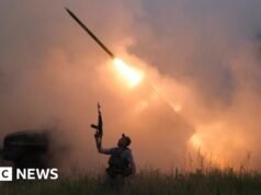 Aumento de tropas russas ameaça cidade vista como chave para tomar Donbass, na Ucrânia