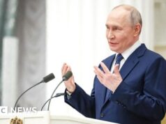 Putin permanece intransigente em relação à Ucrânia, mas será que o discurso público sobre a guerra está a mudar na Rússia?