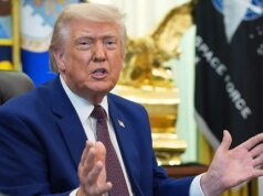 Juiz federal anula taxa de visto H-1B de US$ 100 mil de Trump, considerando-a um imposto inconstitucional