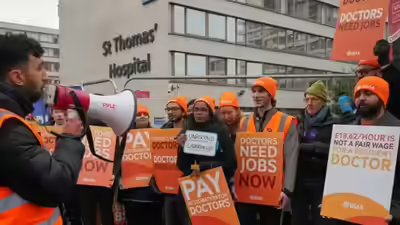 england-doctors-call-off-planned-strike.jpg