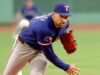 Nathan Eovaldi, do Rangers, arranhou-se desde o início contra Padres com dores no joelho