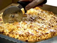 A pizza favorita da América pode estar passando por uma reformulação à medida que a demanda por proteínas aumenta