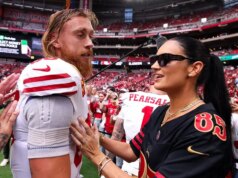 A esposa da NFL, Claire Kittle, continua sua ascensão meteórica no rating da cultura pop, dwelling run off a head & MEAT!