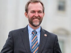 Democrata moderado projetado para vencer as primárias no novo distrito de tendência esquerdista de Utah