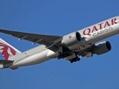 Vídeo mostra Boeing 777 fazendo passagem muito baixa sobre campo de aviação do Texas
