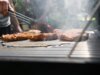 Você é culpado desses 7 erros de grelhar? Os cooks dizem que a maioria das pessoas é