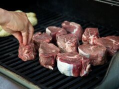 Sua churrasqueira não é o melhor lugar para cozinhar cada pedaço de bife. Aqui está o que os cooks recomendam