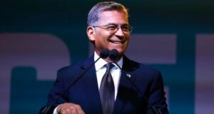 O democrata Xavier Becerra avança na corrida para governador da Califórnia enquanto aguarda o desafiante no segundo turno