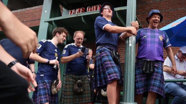 gettyimages-2281147350-tartan-army.jpg