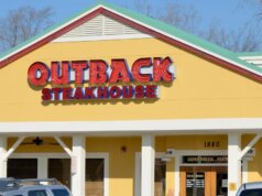 Outback Steakhouse processado em US$ 1,5 milhão por suposto escorregão e queda de purê de batata
