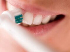 14 das melhores escovas de dente elétricas para manter os dentes saudáveis e brilhantes