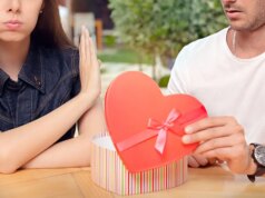 Nem é preciso dizer: enviar a nudez da sua ex para o chefe dela não é um presente de aniversário