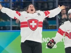 PWHL Hamilton assina contratos de três anos com Alina Muller e Nicole Gosling