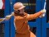 Estrela do softball universitário come joaninhas para dar sorte, e realmente parece estar funcionando