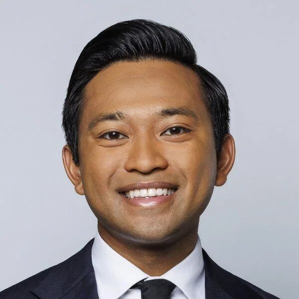 headshot-600-aaron-navarro.jpg