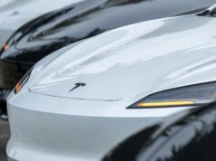 Tesla com piloto automático supostamente envolvido em acidente no Texas que matou uma mulher