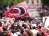 Carolina Hurricanes chega às ruas, o técnico Rod Brind’Amour sai com uma lona no desfile da Copa Stanley