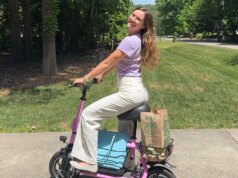 A gasolina custa mais de US $ 4 o galão. Uma scooter elétrica é a atualização de verão que você precisa?