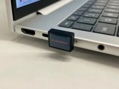 Esta unidade flash do tamanho de uma moeda dá ao meu laptop computer o dobro de espaço de armazenamento – e tem um desconto de US $ 25