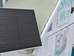 Este painel photo voltaic de US $ 17 efetivamente deu vida útil infinita à bateria da minha câmera da campainha – como eu o configurei