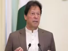 Tribunal do Paquistão prende quatro líderes do partido Imran Khan por 10 anos e absolve ex-FM