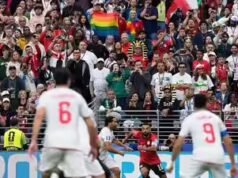 Assista: Irã e Egito, onde a homossexualidade é criminalizada, jogam FIFA Satisfaction Match entre bandeiras e faixas de arco-íris